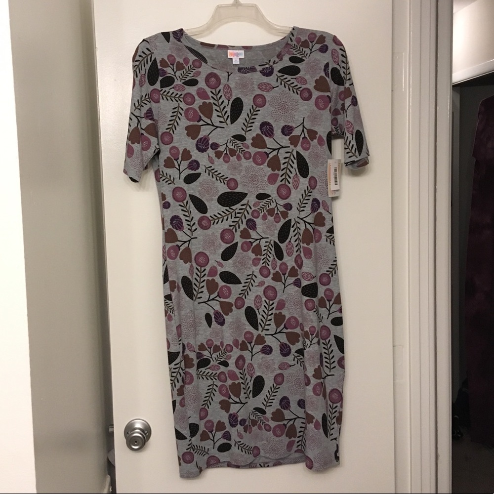 XL Form Fitting Floral Dress NWT